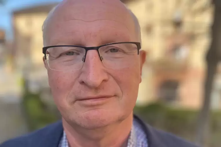 er &Ouml;kologe Hans J&uuml;rgen Hahn von der Uni Landau warnt davor, dass Wasser zeitweise knapp werden k&ouml;nnte.