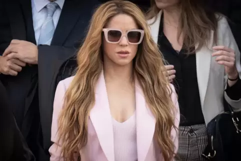 Shakira am Montag beim Verlassen des Gerichts. 