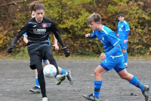 Überragend: Achraf Ait Khardi vom Ludwigshafener SC (links), hier mit SCH-B-Junior Marc Eitel.