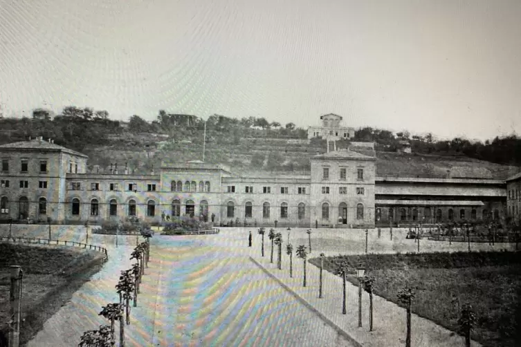 Der Bahnhofsvorplatz 1866: Damit wurde auch Napoleon II. auf der Durchreise beeindruckt.