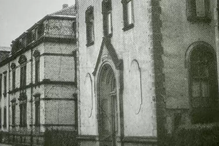 Die Zionskapelle in der Hilgardstra&szlig;e nach dem Zweiten Weltkrieg . Das Geb&auml;ude blieb unversehrt. 