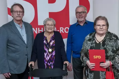 Sind der SPD seit 50 Jahren verbunden (von links): Oswald Fechner, Renate Brauer, Rainer Schiffmann und Helgard Detzer. 