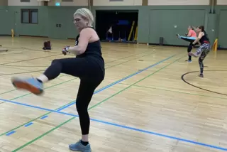 Auch Elemente aus dem Kickboxen trainieren die Weidenthaler.