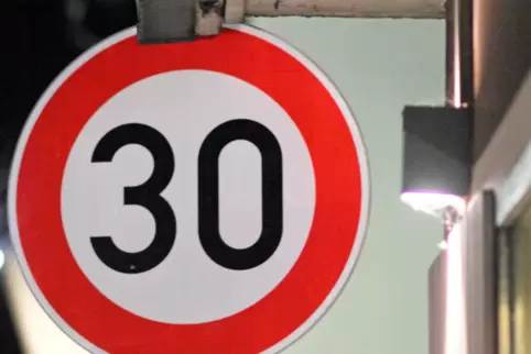 Tempo 30 in der Hauptstraße habe nicht zu einer Minderung der Verkehrsbelastung geführt, so die SPD.