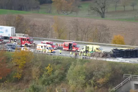 Blockiert: die A6-Fahrbahn in Richtung Mannheim bei Wattenheim. 