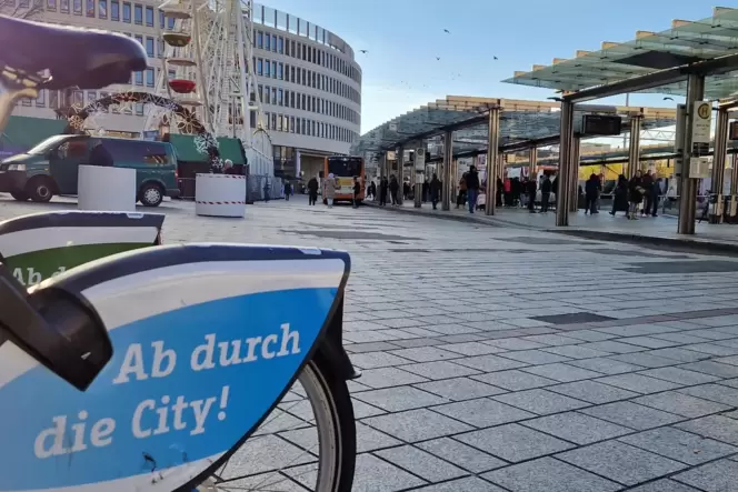 VRN-Nextbike-Station am Berliner Platz, der als Fußgängerzone firmiert. Radfahren ist dort verboten.