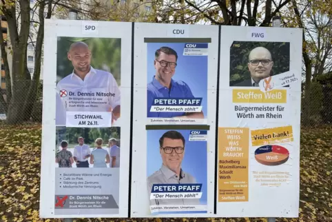 Die in der Stadt aufgestellten Wahlplakate sind noch dieselben wie vor zwei Wochen. Allerdings haben die beiden verbliebenen Kan