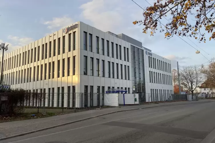 Sollte eigentlich bereits im Oktober bezugsfertig sein: der neue Verwaltungssitz der Stadtwerke Frankenthal in der Wormser Straß