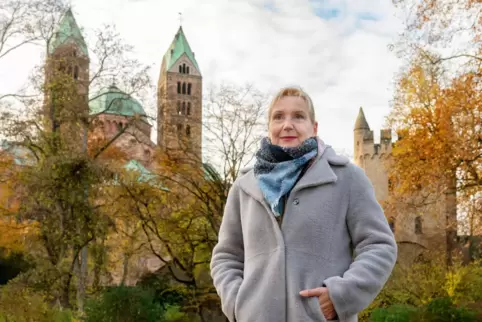 Spaziert gerne im Domgarten mit Blick auch auf das Heidentürmchen: Regina Reim. 