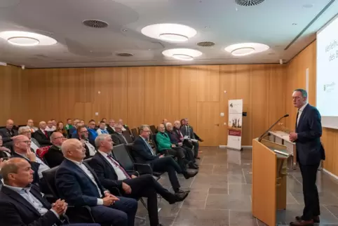 Innenminister Michael Ebling bei seiner Rede zur Verleihung der Sportplakette des Bundespräsidenten in Mainz.