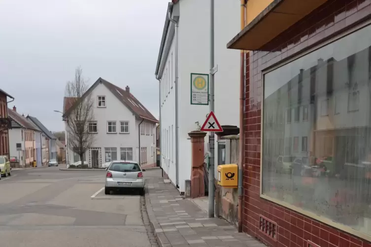 Noch nicht barrierefrei: die Haltestelle in Wattenheim. 