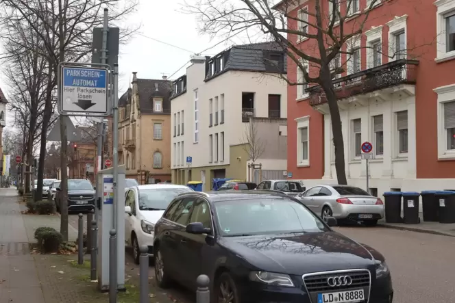 Diese Parkplätze sollen nicht wegfallen, aber der Teil des Nordrings wird zur Fahrradstraße. Diese Parkplätze sollen nicht wegfallen, aber der Teil des Nordrings wird zur Fahrradstraße.