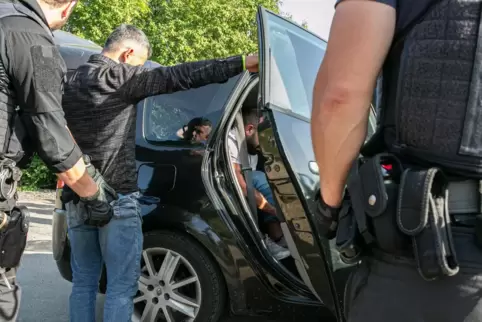 Ein Schleuserfahrzeug mit Geflüchteten ist der Sondereinheit ins Netz gegangen. 