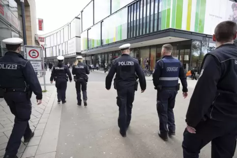Gemeinsame Streifen von Polizei und Ordnungsamt gibt’s derzeit in der Innenstadt häufiger zu sehen. Die Polizei hat angekündigt,