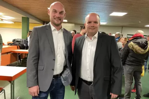 Amtsinhaber Dennis Nitsche (SPD), links im Bild, und Herausforderer Steffen Weiß (FWG)