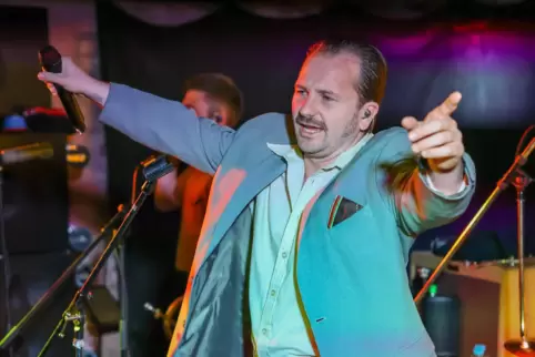 Das Publikum voll im Griff: Gringo Mayer aus Lu.