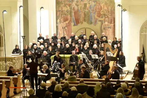 Sanfte Totenmesse: Faurés Requiem in der Dürkheimer Ludwigskirche unter Charlotte Noreiks.