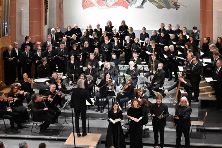 In der Stiftskirche in Neustadt: Mozarts Requiem mit der Stiftskantorei unter Simon Reichert. 