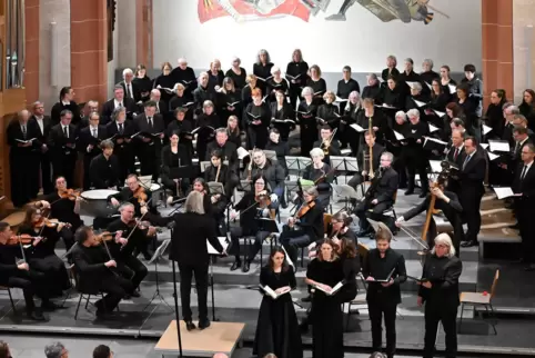 In der Stiftskirche in Neustadt: Mozarts Requiem mit der Stiftskantorei unter Simon Reichert. 