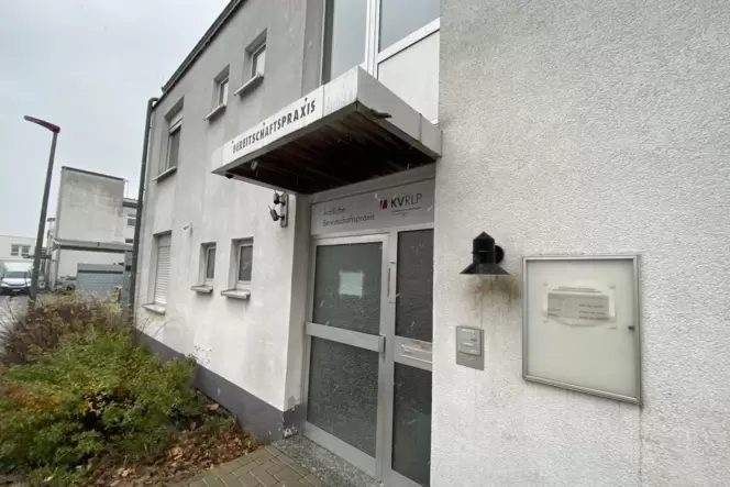 In der Ärztlichen Bereitschaftspraxis in Kirchheimbolanden werden ab Januar die Öffnungszeiten um 40 Prozent eingeschränkt. In der Ärztlichen Bereitschaftspraxis in Kirchheimbolanden werden ab Januar die Öffnungszeiten um 40 Prozent eingeschränkt.