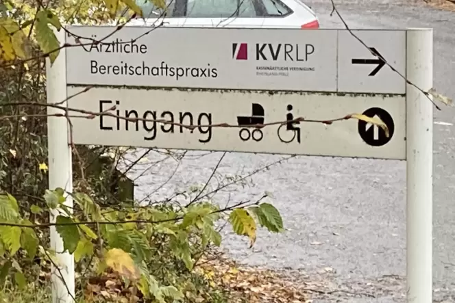 In der Ärztlichen Bereitschaftspraxis in Kirchheimbolanden werden ab Januar die Öffnungszeiten um 40 Prozent eingeschränkt. In R In der Ärztlichen Bereitschaftspraxis in Kirchheimbolanden werden ab Januar die Öffnungszeiten um 40 Prozent eingeschränkt. In R