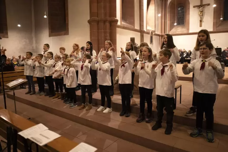 Der Kinderchor des Gesangvereins Enkenbach sang sich in die Herzen der Zuhörer. 