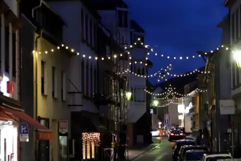 2018 erstrahlte die alte Weihnachtsbeleuchtung letztmalig in den Straßen Annweilers. 