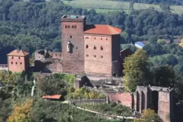 Heute ein Besuchermagnet, über Jahrhunderte aber nicht mehr als ein Steinbruch: die Burg Trifels.