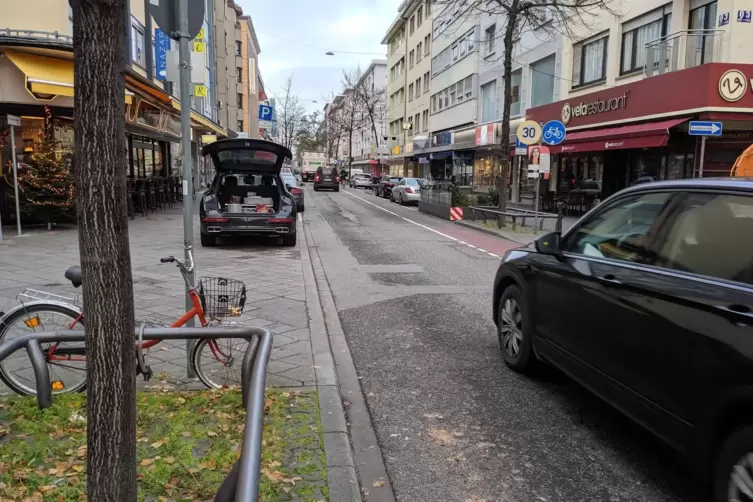 Ein Verkehrsexperiment mit Teilsperrungen für den motorisierten Verkehr unter anderem in der Fressgasse hat in Mannheim für viel