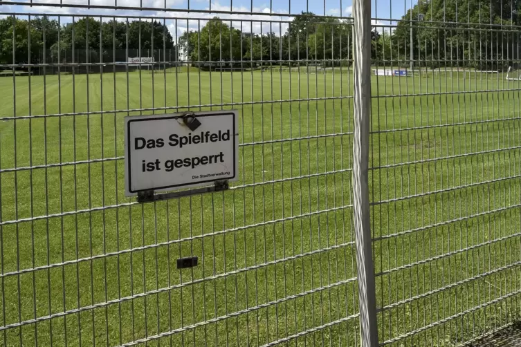 Wird auch 2024 nicht saniert: der Rasenplatz des TuS Flomersheim. 