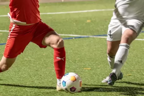 Kein Kick. Das Fußballspiel wurde wegen Unbespielbarkeit des Platzes abgesagt. 