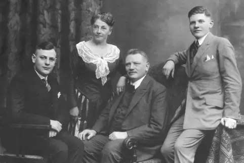 Die Familie in den 1920er-Jahren: Heinrich Kohl mit Frau Magdalena und den Söhnen Franz Joseph und Eduard. 