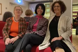 Führungstrio sucht Nachfolgerinnen: Aicha Hamoud-Gogollok (Mitte), Elke Kopp (links) und Hengameh Kracht.