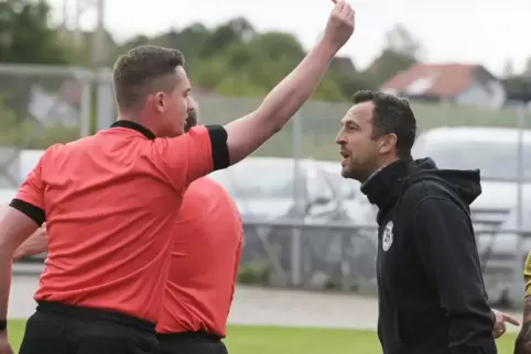 Vergangene Saison sah Hermersbergs Trainer Jens Mayer im Spiel gegen Speyer die Rote Karte (Foto), nun passierte ihm dies am Son