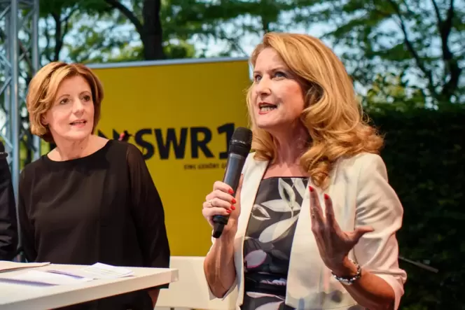 Auf der SWR-Bühne: Ministerpräsidentin Malu Dreyer (links) und Heike Raab.