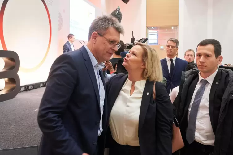 Haben auf dem Weg zu Olympia in Deutschland noch viele Debatten vor sich: DOSB-Chef Thomas Weikert und Innenministerin Nancy Fae