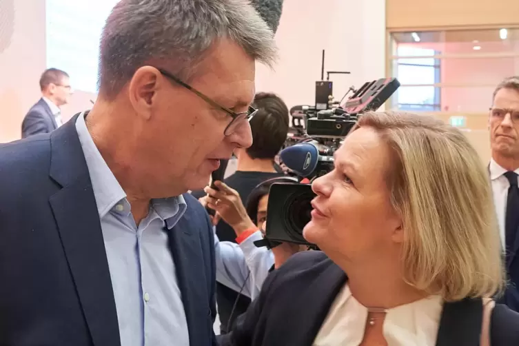 In der Pflicht: Den Worten m&uuml;ssen auch Taten folgen, fordert DOSB-Pr&auml;sident Thomas Weikert. Damit sind auch Innenministerin Nanc