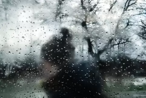 Wetter blöd und wenig Tageslicht: Eine Winterdepression ist in der Regel nicht so schwer ausgeprägt. Anzeichen für eine solche s