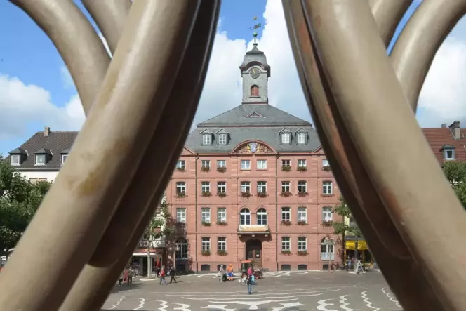 Das Alte Rathaus beherbergt bis Weihnachten die Sonderausstellung »Kindheitserinnerungen«.