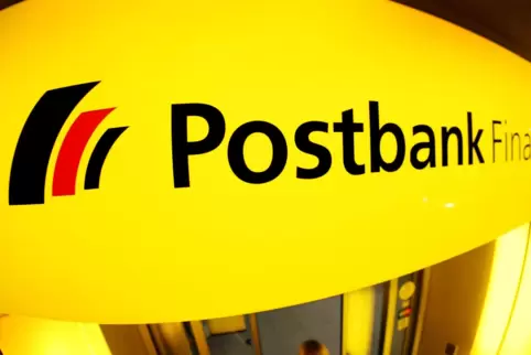„Da spielen sich zum Teil Dramen ab,“ berichten Verbraucherschützer über Hilferufe von Postbank-Kunden, die sie in großer Zahl e