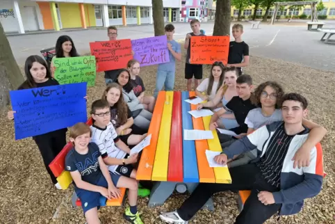 Wehren sich gegen Pläne des Landes: Schüler der Siedlungsrealschule plus protestierten vor den Sommerferien gegen die Versetzung