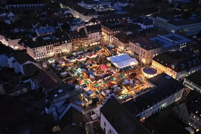 Der Landauer Thomas-Nast-Nikolausmarkt ist, aus der Ferne betrachtet, so stimmungsvoll wie jedes Jahr. Nur die Preise schlagen m