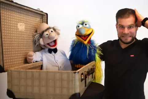 Pascal Huber mit seinen beiden Bühnen-Kollegen Herr Fritz und Vogel Diego. 