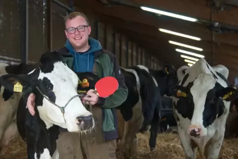 Zwei große Leidenschaften vereint Tobias Zarth in Mittelbach: die für die Landwirtschaft, mit seinem Milchviehbetrieb – und die 