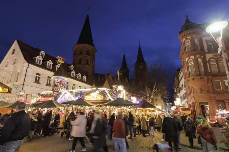 Der Lautrer Weihnachtsmarkt am Eröffnungstag im November. 