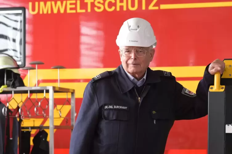 Ohne Feuerwehrausbildung ein wichtiger Mann für die Feuerwehr: Chemiker Rüdiger Burckhart.