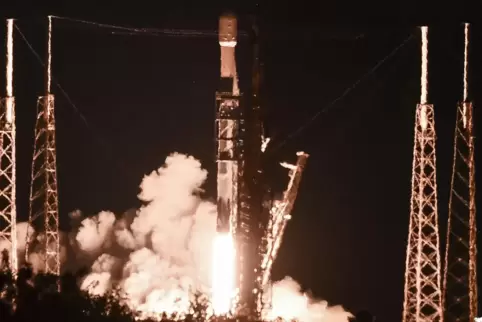 Die Space Force soll Satelliten schützen, die von Raketen, wie dieser Space X Falcon 9 in All gebracht werden. 
