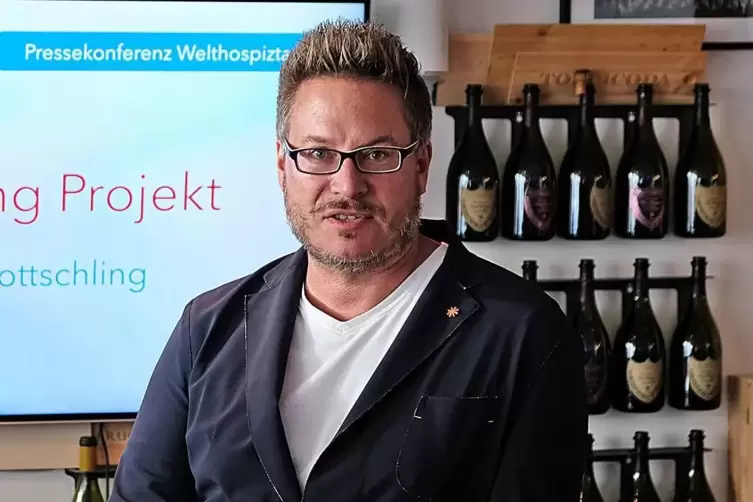 Der Palliativmediziner und Homburger Arzt Sven Gottschling m&ouml;chte mit dem Unternehmen Dr. Cannabis Menschen helfen.