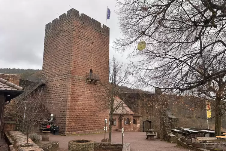 Die Burg ist die Kulisse für den mittelalterlichen Weihnachtsmarkt.