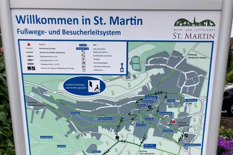  Erg&auml;nzend zu den Wegweisern wurden an sechs Standorten Infotafeln mit einem Ortsplan aufgestellt.